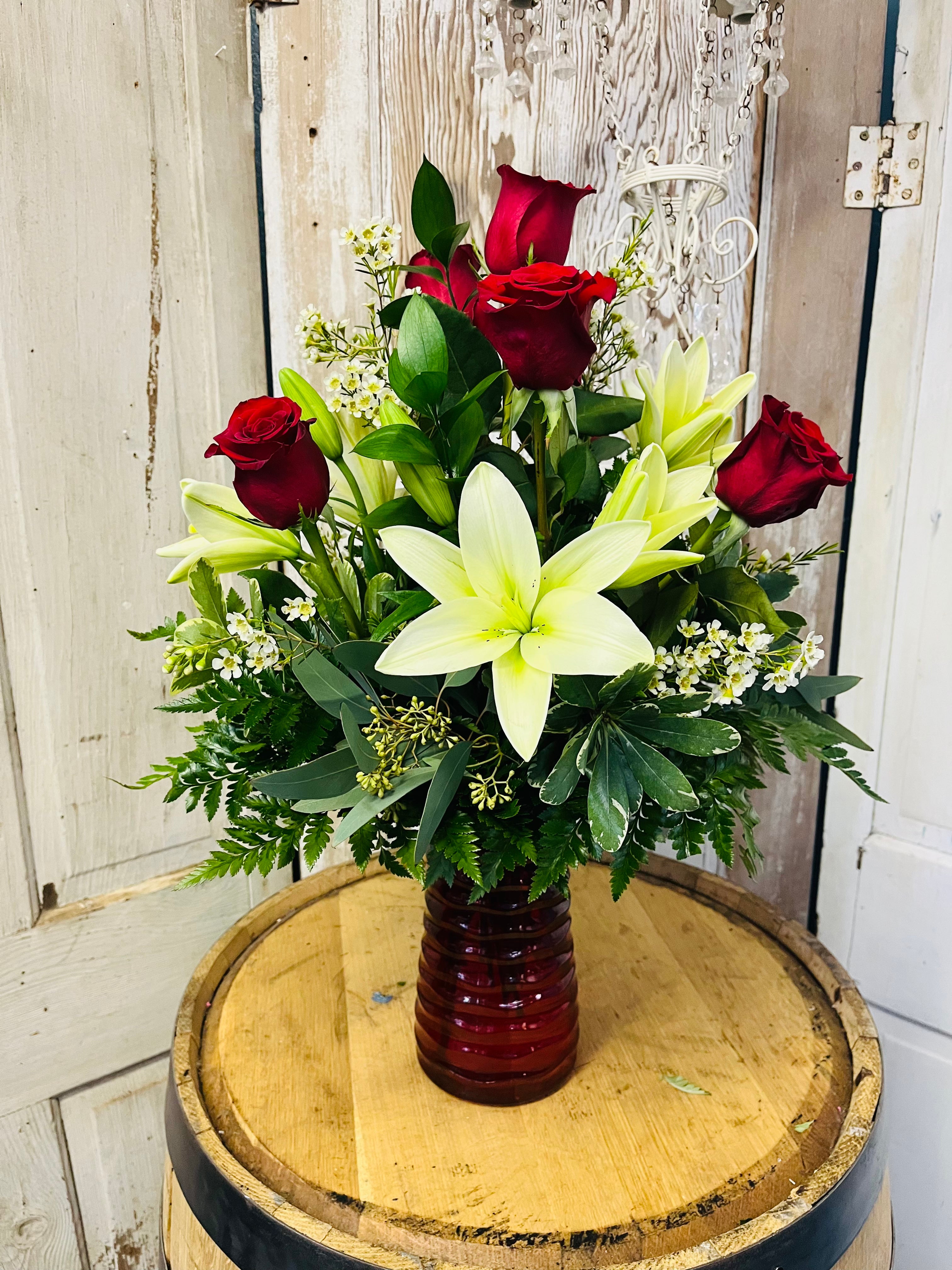 Blooming Lily Rose Delight